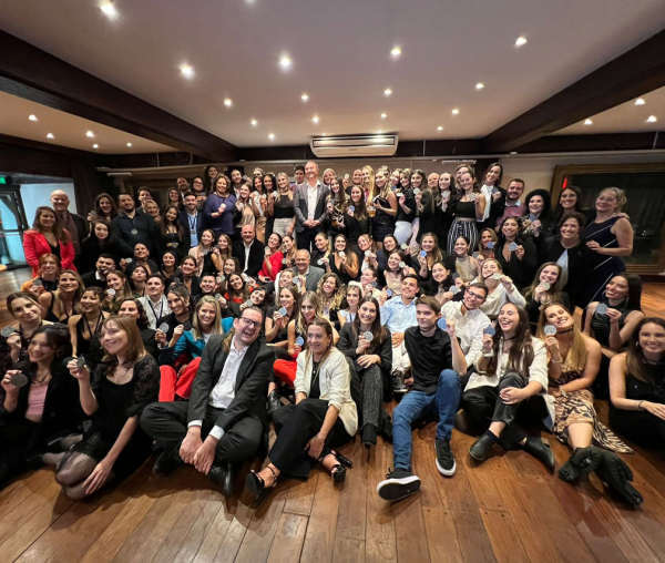 Alegría, emociones y afectos. Una noche de fiesta y celebración 