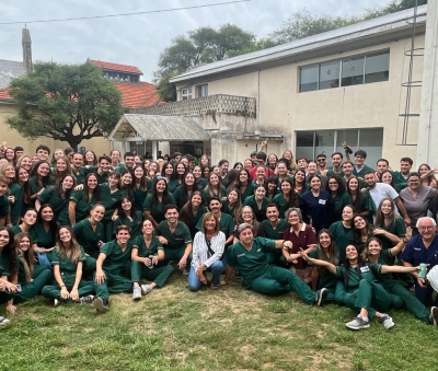 La Facultad de Medicina de la UNMDP celebró a sus primeros egresados como Facultad 130 nuevas médicas y médicos se graduaron en la universidad pública