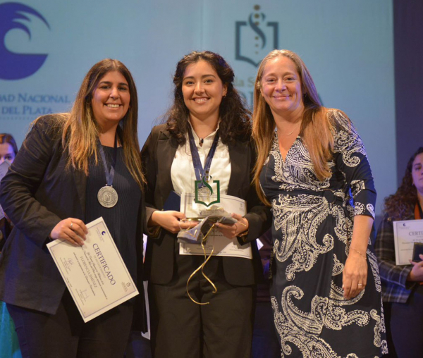 Tenemos premios propios  Queremos destacar a los mejores